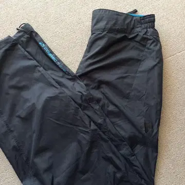 데상트 애슬레틱 바스락 팬츠 방한