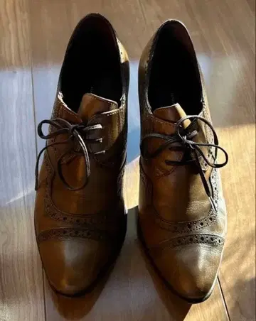 브라운 가죽 레이스업 슈즈 중간 굽