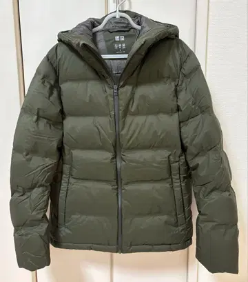 유니클로 심리스 다운 남성용 M 카키