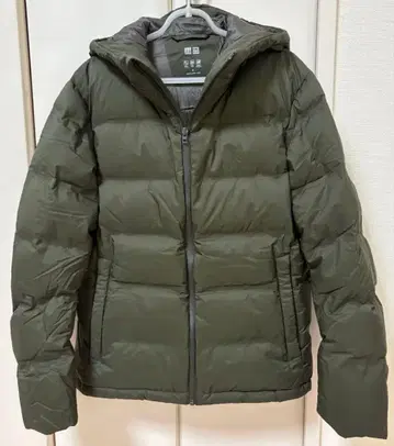 유니클로 심리스 다운 후드티 남성용 M 카키