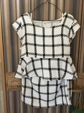 페플럼 스타일 세레모니 수트 화이트 블랙 체크