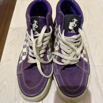 보라색 스웨이드 하이컷 스니커즈