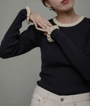 소매 프릴 크루넥 풀오버