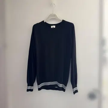 새상품급 adidas 하이크 풀오버