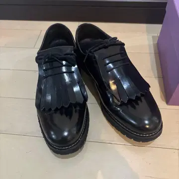 BOEMOS 블랙 가죽 프린지 슈즈 37