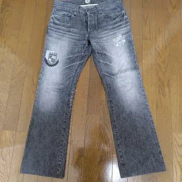 EPOCA UOMO 그레이 스트레이트 데님 자수 로고 포함