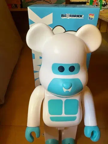 BE@RBRICK XLARGE LITTLE WHITE 400%