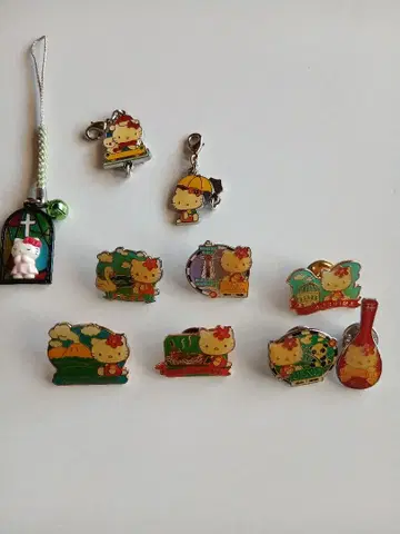 헬로키티 지역 한정 핀 배지 외 세트 묶음 판매