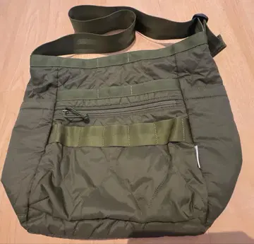 정가 25,300엔 브리핑 퀼팅 숄더백