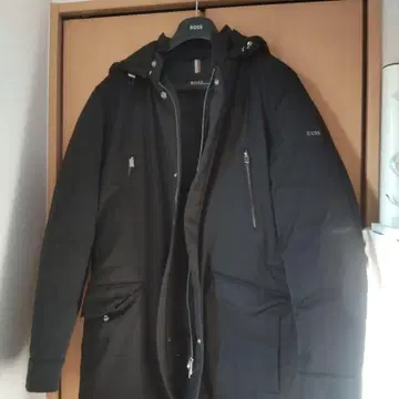 HUGO BOSS 블랙 다운 자켓 52