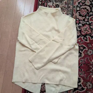 자유구 S 크림색 하이넥 니트 32
