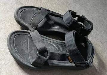 Teva 블랙 스포츠 샌들