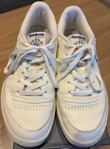 리복 클래식 스니커즈 화이트