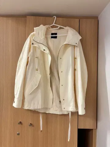 아이보리 후드 부착 자켓