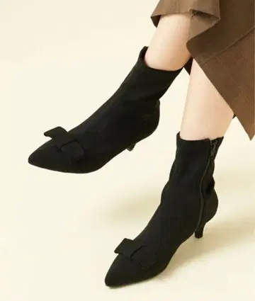 ODETTE E ODILE 포인티드 리본 숏부츠 22.5