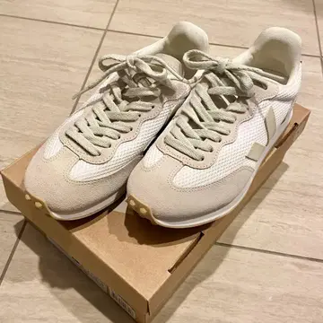 새상품급 VEJA 스니커즈 37 (23.5cm) 화이트