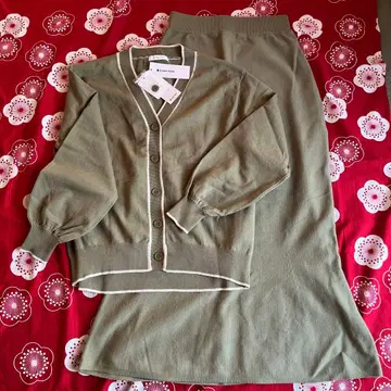 올리브 그린 니트 셋업 글로벌 워크