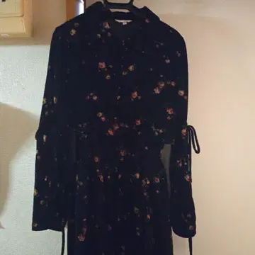 MOUSSY 블랙 플라워 무늬 벨벳 셋업 원피스