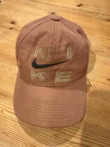 나이키 브라운 자수 캡