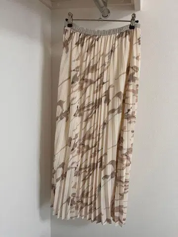 CHGNON 시뇽 롱 플리츠 스커트 베이지 계열 무늬 rabuta