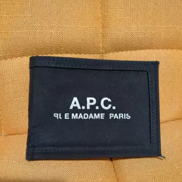 A.P.C. 블랙 3단 폴더형 지갑