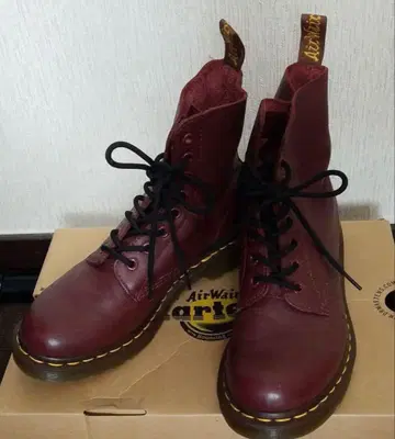 닥터마틴 8홀 부츠