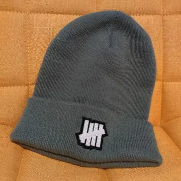 UNDFTD 그레이 니트 모자