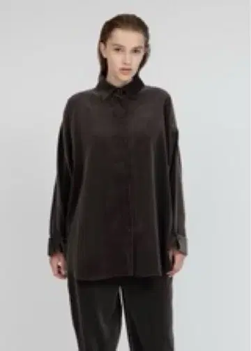 IIROT 다크 그레이 버튼업 셔츠