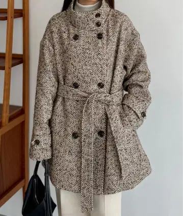 스탠드 칼라 헤링본 미들 코트