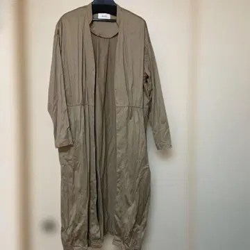 WHYTE. 베이지 티셔츠 롱 코트