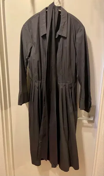 유니클로 플러스J 원피스 긴팔 턱 플레어 벨트 셔츠 가디건