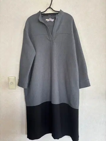 MELROSE CLAIRE 멜로즈 그레이 x 블랙 절개 원피스