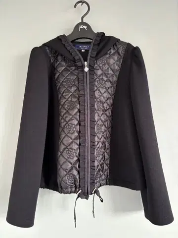 후드 부착 블랙 자켓