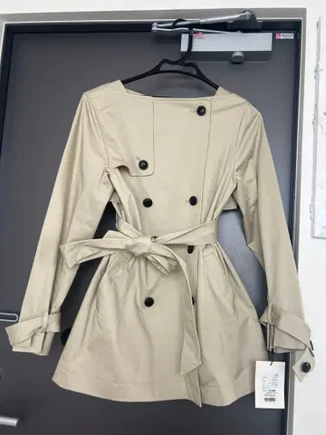 [새상품] PUBLIC TOKYO 트렌치코트 미디엄 기장 프리 사이즈