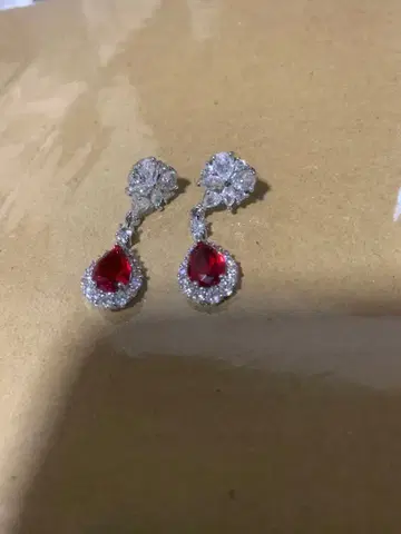 빨간색 드롭형 크리스탈 귀걸이