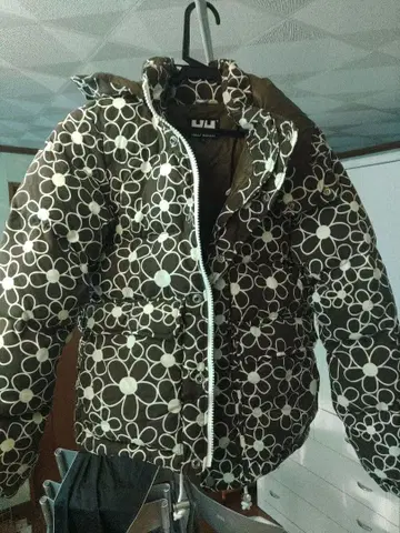 HELLY HANSEN 헬리 한센 꽃무늬 다운