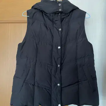 블랙 다운 베스트 ( 탈부착 후드 부착 )