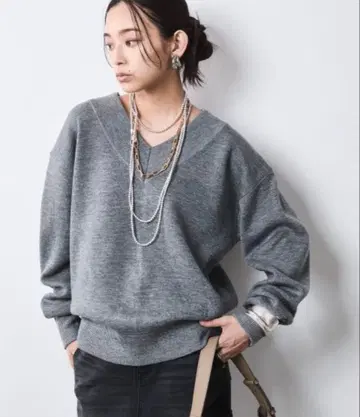 V넥 니트 풀오버 그레이