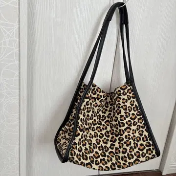 WCJ 레오파드 무늬 토트백
