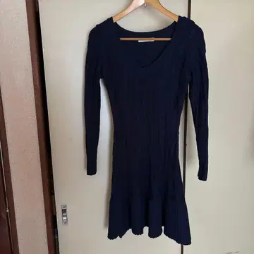 네이비 V넥 리브 미니 원피스 거의 미사용