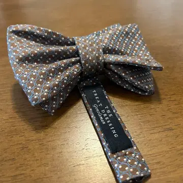 THE TREAT DRESSING 보타이 브라운