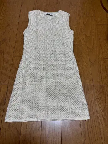 ZARA 슬리브리스 니트 원피스 크림