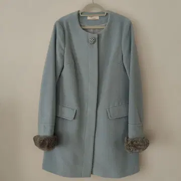 프리시아 스카이블루 퍼 코트