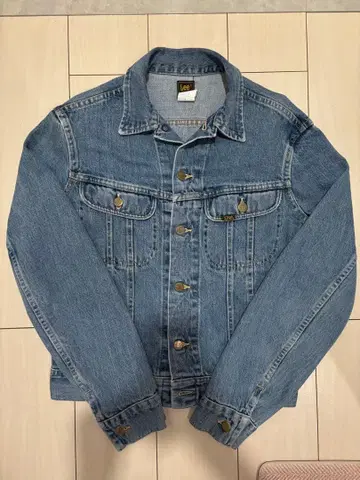 [새상품급] Lee 라이트 블루 슬리브리스 데님 자켓 (핀즈 포함)