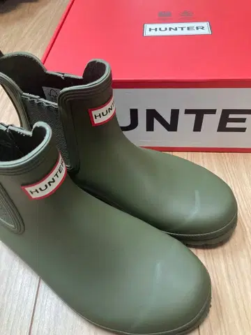 [박스 포함 새상품급] HUNTER 올리브 그린 숏 레인부츠