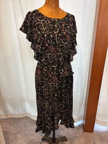 꽃무늬 프릴 소매 미디 기장 원피스