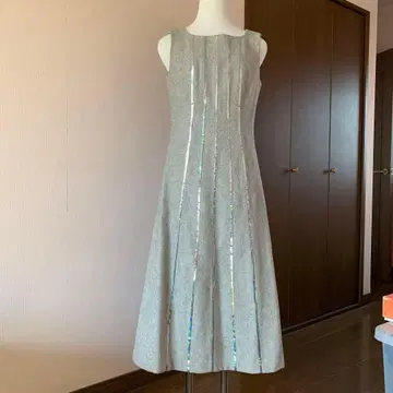 크리스마스에 최적! 그레이 슬리브리스 드레스 라메 믹스