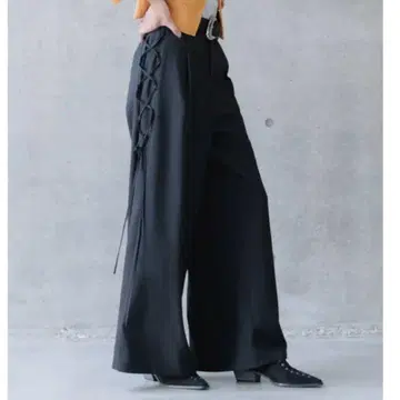 사이드 레이스업 슬랙스 차콜 PAGEBOY