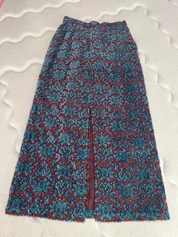 Ray BEAMS 브라운과 파랑의 슬릿 롱 스커트