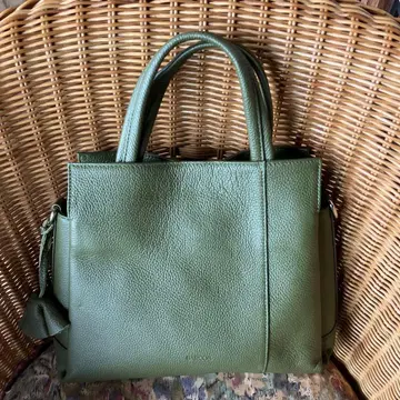 바르코스 올리브색 참 포함 가죽 핸드백